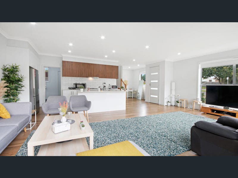 2. 1_4 Suffolk Street, Reservoir, Vic 3073- Living Room