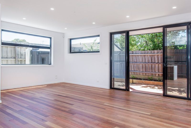 3. 6 Shelley St, Heidelberg Heights VIC 3081 - Living Area