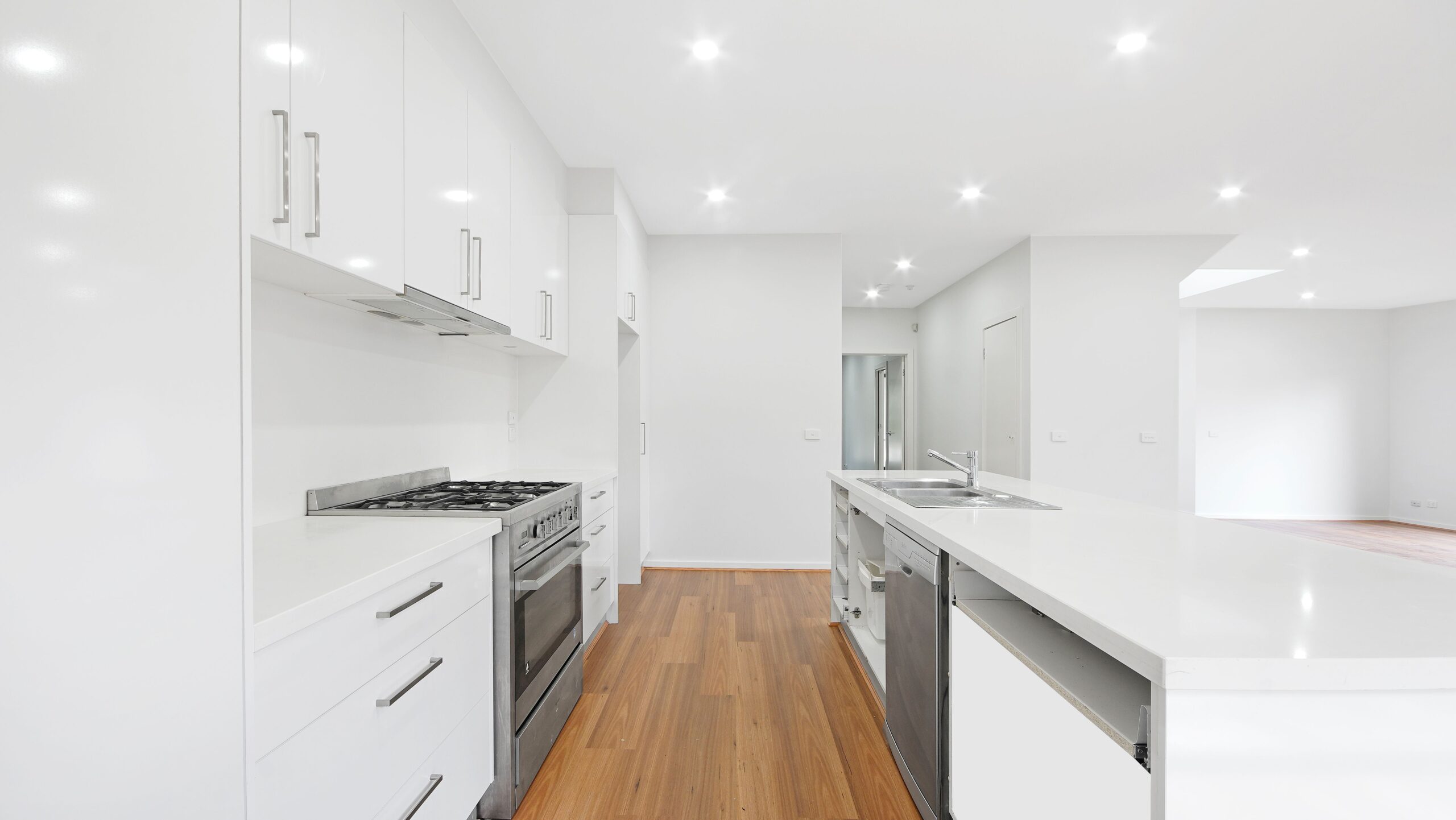 5. 71 Livingstone Street Ivanhoe - Kitchen 2