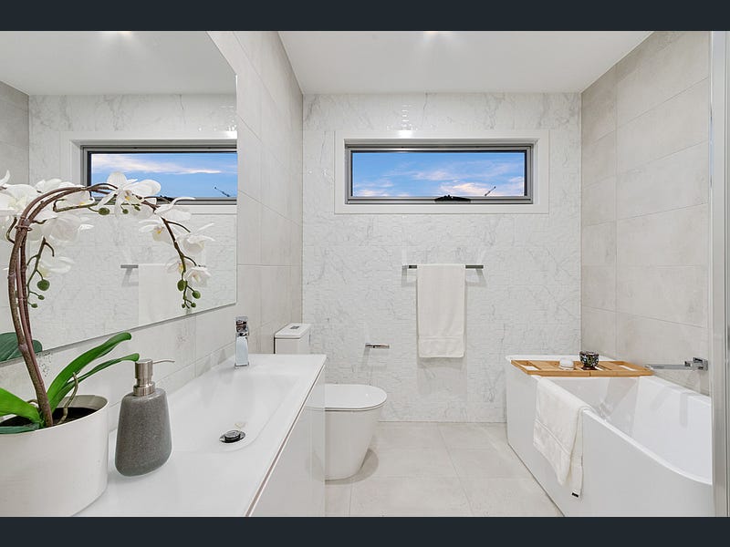 6. 1_12 Eric Street Preston 3073 - Main Bathroom