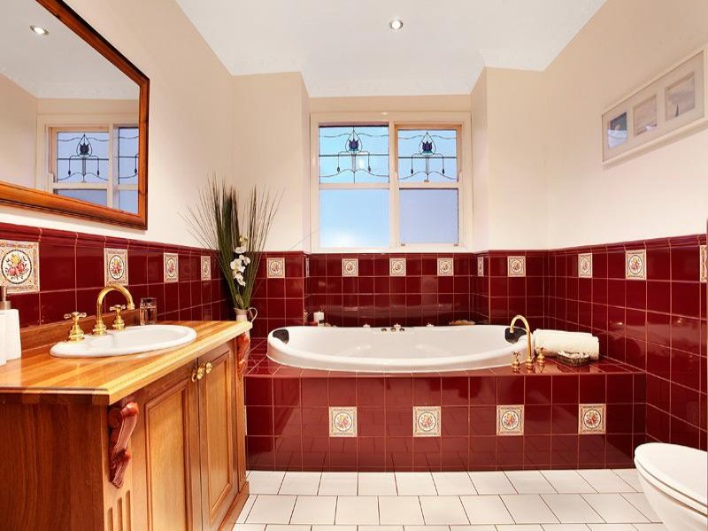 6. 59 Kendall Street West Preston - Main Bathroom