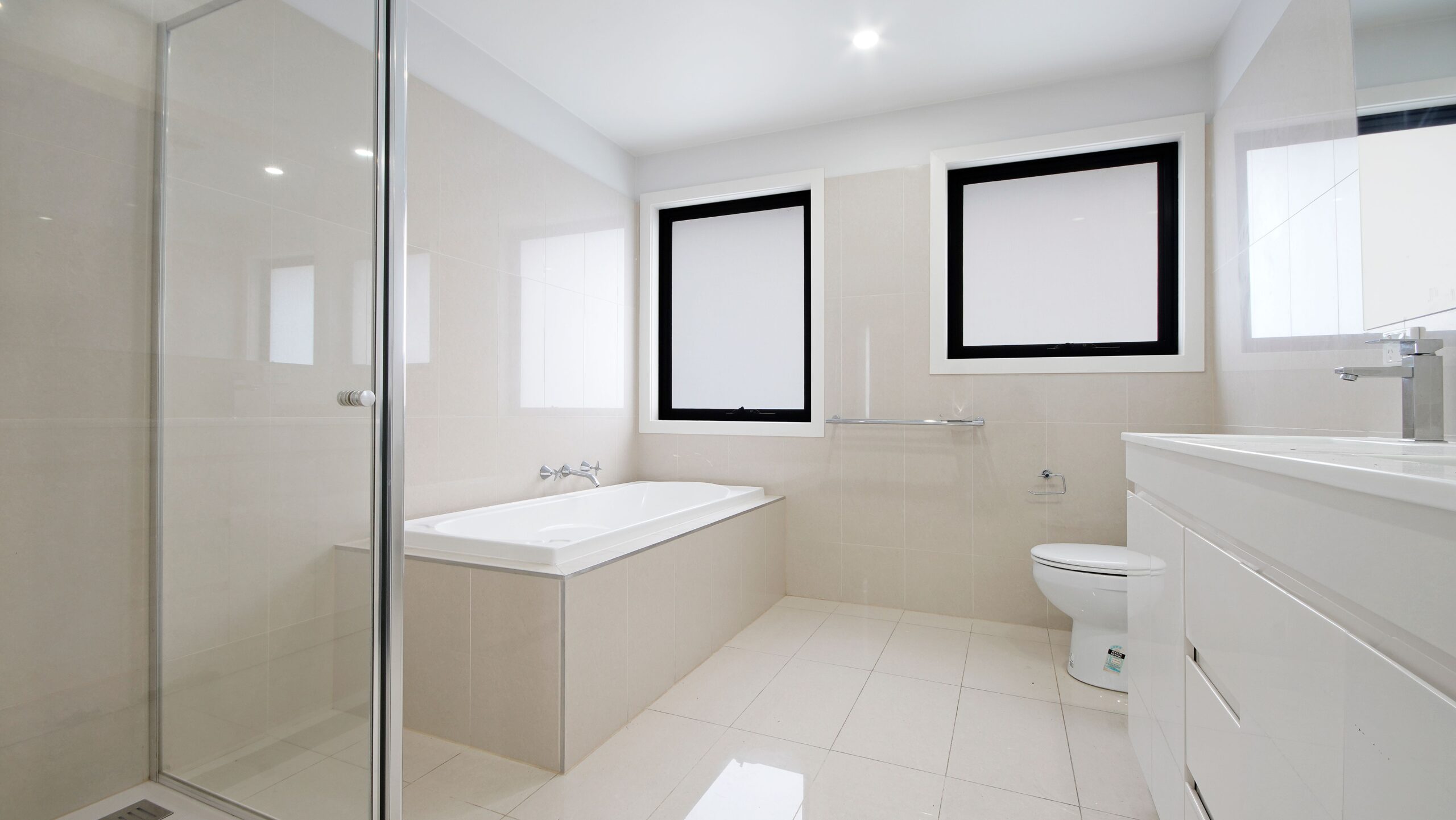 8. 71 Livingstone Street Ivanhoe - Bathroom